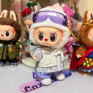 Cute Snowboarding Outfit with Purple Goggles and Snowboard (5 items)